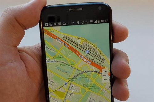 Conducir o caminar en una ciudad que no conocemos bien puede resultar cansador y hasta peligroso, un navegador GPS es la herramienta adecuada para guiarnos y llevarnos a destino fácilmente, Maps.me es la mejor opción para teléfonos Android.